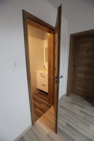 Гостевой дом Noclegi na Spokojnej Miedziana Góra Трехместный номер эконом-класса с общей ванной комнатой-3